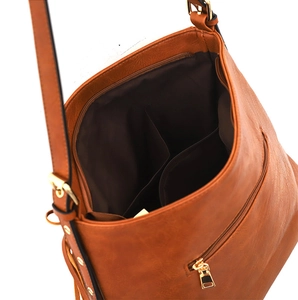 Sac bandoulière marron en similicuir avec compartiments spacieux et fermeture éclair dorée