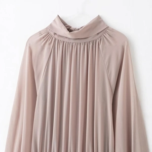 Blouse élégante en mousseline plissée à col montant et manches longues rose mauve