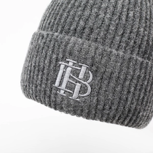 Bonnet en maille côtelée gris foncé pour hommes avec logo HB brodé en 3D sur le bord