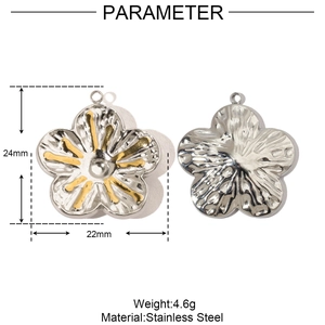 Detailed size and weight parameters for the bicolor flower-shaped stainless steel pendant