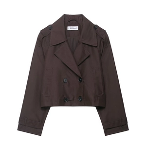 Dunkelbrauner Kurz-Trenchcoat für Damen mit zweireihigen Knöpfen und Schulterklappen