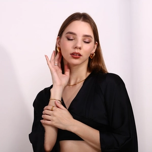 Chic 18K gold plated jewelry set featuring hex-cut snake chain and minimalist heart earrings