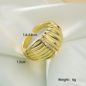 Macro view of 18K gold plated rippled ring with zircon inlay and product dimensions