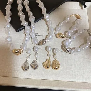 Collier Bracelet Et Boucles D'oreilles En Künstliche Perles Baroques Synthétiques Femmes Style Français Irrégulier Alliage Élégant