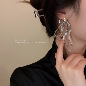 Boucles Oreilles Noeud Papillon Long Pompon Avec Tige En Argent Sterling 925 Style Métal Liquide Pour Femmes