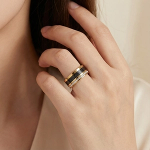Titanium steel ring for women with double rows of sparkling diamonds and black carbon fiber inlay