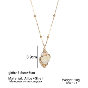 Detail showing dimensions of shell necklace with 3.9cm pendant and 46.5cm chain length