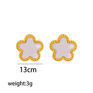 Titanium steel flower stud earrings with lavender shell petals and gold plating