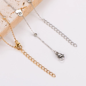 Detail of 304 stainless steel anklet with lobster clasp and heart pendant charms