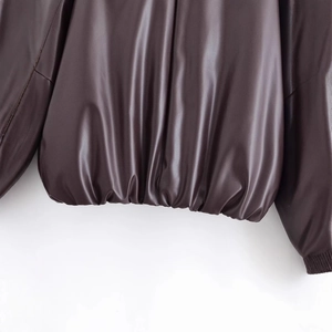 Veste en similicuir marron foncé avec texture premium et détails à l'ourlet