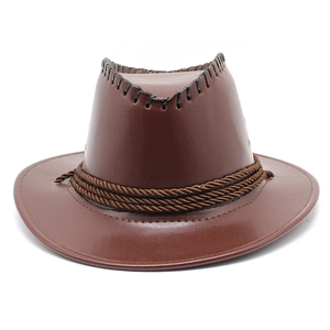 Détail d'un chapeau de cowboy en similicuir marron avec couture main et corde tressée