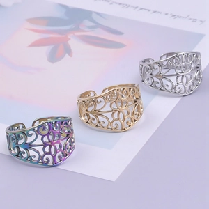 Bague fleur ouverte minimaliste en acier inoxydable en finitions arc-en-ciel or et argent