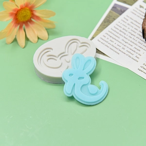 Moule à gâteau en silicone en forme de lapin avec pièce finie bleue pour pâtisserie