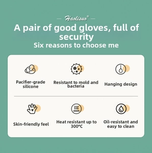 Detail of food-grade silicone oven mitts showing 300°C heat resistance and easy-clean features