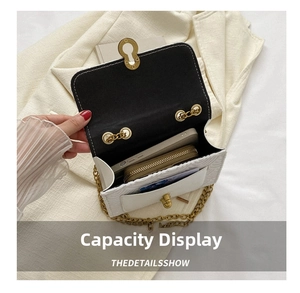 Détail de la capacité interne du sac bandoulière en nylon avec téléphone et portefeuille