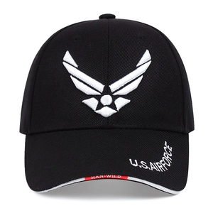 Détail de la casquette tactique U.S. Air Force avec broderie blanche de haute qualité