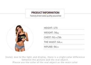 Guide des tailles de mini-short en jean taille basse avec mesures et détails du mannequin