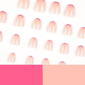 Faux ongles courts style French rose nude avec bouts rose vif brillants