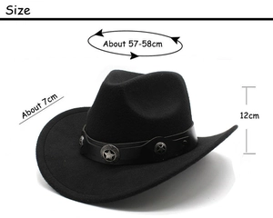 Détail d'un chapeau de cowboy noir en laine avec bandeau en cuir et étoiles