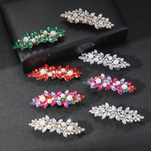 Lot de barrettes florales en strass avec cristaux colorés et perles sur base dorée