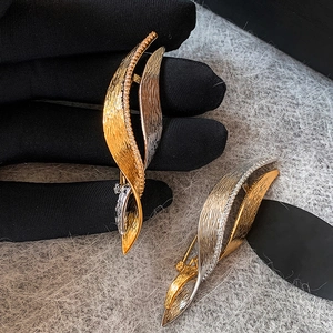 Geometric Twisted Brooch Copper With Micro Pave Zircon Gold Silver Plated Leaf Shape Vintage Suit Accessory For Women