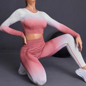 Damen Yoga-Set mit pinkem Farbverlauf, Langarm-Oberteil und High-Waist-Leggings für Sport