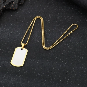 Collier hip hop avec pendentif plaque militaire dorée et chaîne box en acier inoxydable