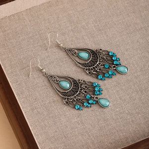 Boucles d'oreilles bohèmes vintage avec cristaux bleus en argent de style antique