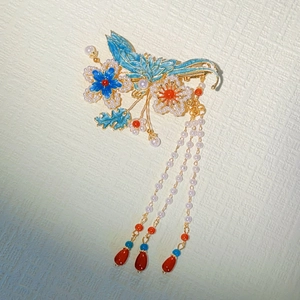 Barrette à cheveux chinoise avec émail bleu, perles et longs pompons à perles perlées