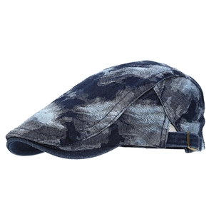 Vintage-Schiebermütze aus gewaschenem Denim mit blauem Camouflage-Muster und Metallschnalle