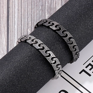 Vintage punk style interlocking wave chain bracelet in brushed titanium steel for men