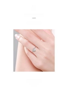 Detail of S925 silver rose gold chain ring with a geometric diamond-shaped pendant