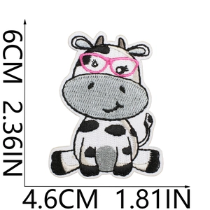 Detailed size view of cartoon cow embroidery patch with dimensions 6cm by 4.6cm