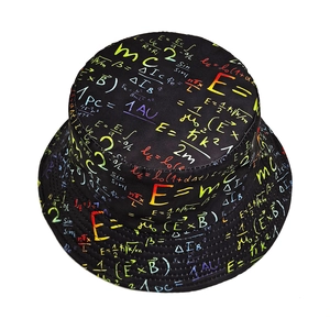 Bob noir tendance avec des motifs colorés de formules mathématiques et physiques néon