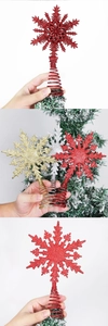 Dettaglio dei puntali per albero a fiocco di neve glitterati in rosso oro e argento