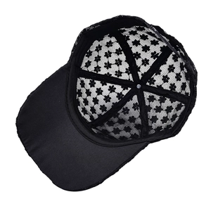 Casquette de baseball en dentelle noire florale ajourée pour femme avec visière courbée