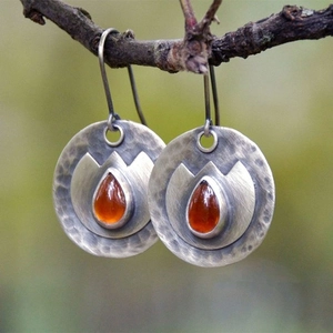 Vintage Hängeohrringe Gehämmerte Metall Wassertropfen Edelstein Pflanzenmuster Ethnischen Bohème Schmuck Für Damen