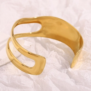 Macro shot of 18K gold plated asymmetric double-layered open bangle with hollow design