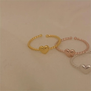 Minimalist S925 sterling silver heart charm rings with twisted band in three elegant colors