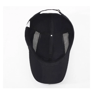 Detail of the 100% polyester inner structure with breathable mesh and metal buckle adjustment