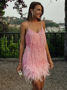 Robe de soirée rose à sequins et franges avec plumes et fines bretelles pour femme