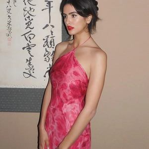 Western style halter neck floral dress for women with open back and vintage pink print