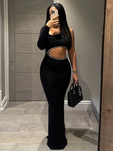 Robe Maxi Moulante Noire À Une Épaule Et Une Manche Longue Avec Découpe Taille Ornée De Künstliche Perles Et Strass Sexy