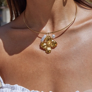 Detail of 18K gold stainless steel choker featuring a pearl flower pendant on model
