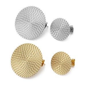 Paire de boucles d'oreilles rondes texturées en finitions or et argent avec motifs cercles