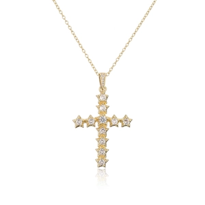 Gros plan d'un pendentif croix en forme d'étoile dorée avec oxydes de zirconium scintillants