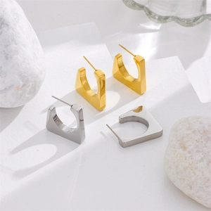 Minimalistische geometrische quadratische Creolen in poliertem Gold und Silber