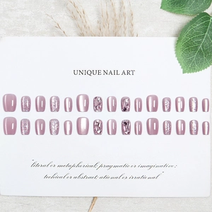 Unghie finte corte quadrate viola occhio di gatto con strass e glitter argento