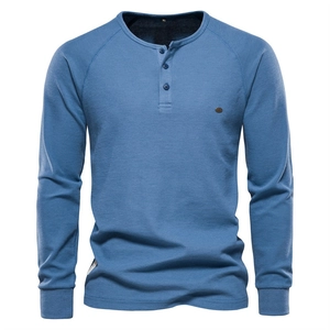 T-shirt Henley à manches longues en maille gaufrée bleue pour hommes avec manches raglan