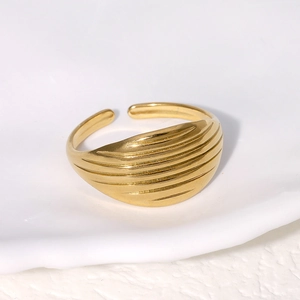 Bague ouverte minimaliste en acier inoxydable plaqué or 18 carats à texture ondulée